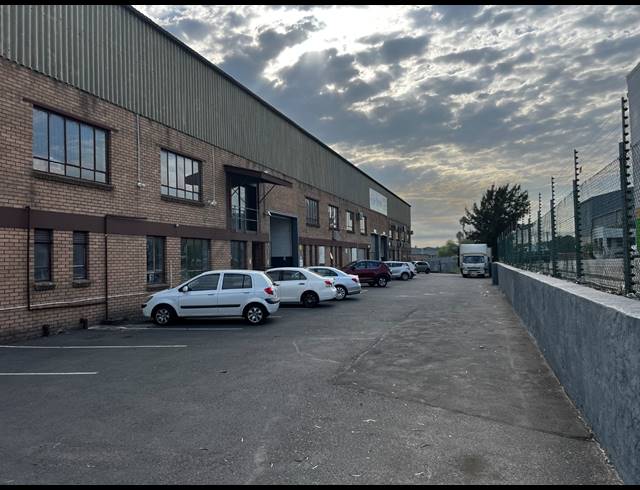 2,512M² WAREHOUSE TO LET IN BEACONVALE